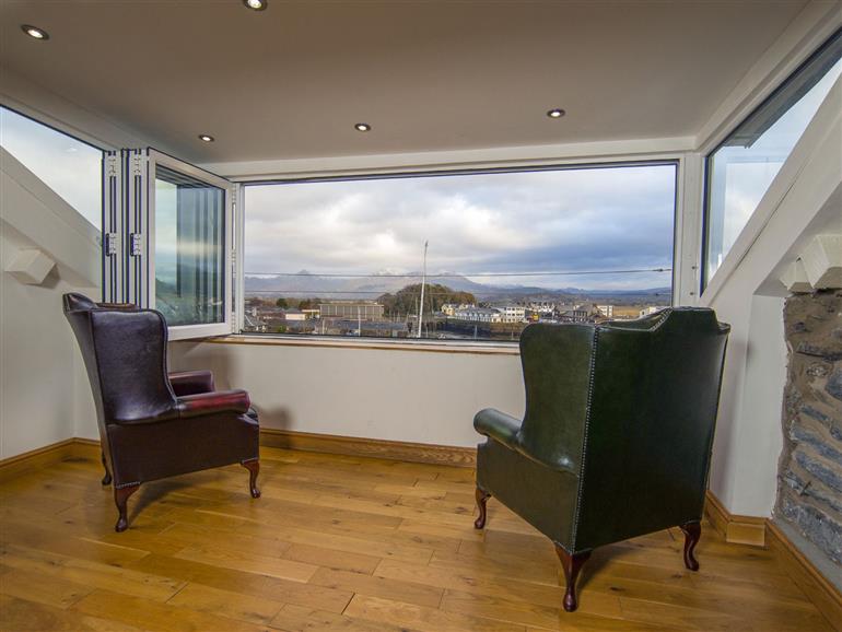 Living room in The Captain's Penthouse, Porthmadog