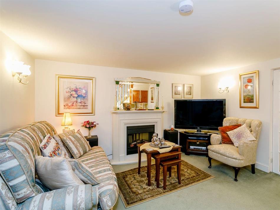  The Chantry The Garden House (Ref UK11837) in Dronfield, near