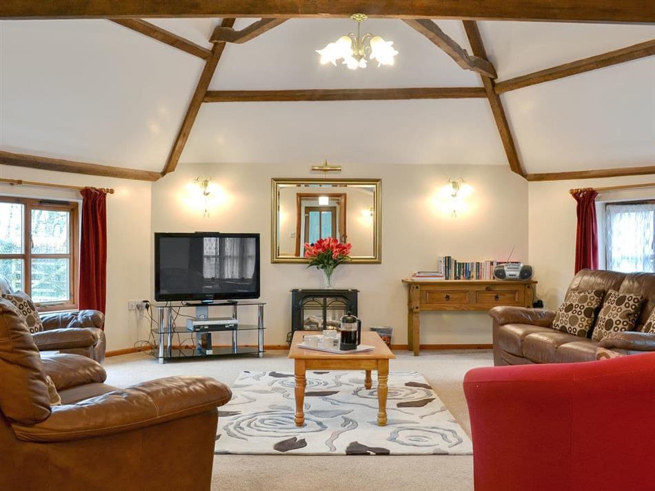 The Round House (Ref UKC889) in Pyworthy, near Holsworthy with hot