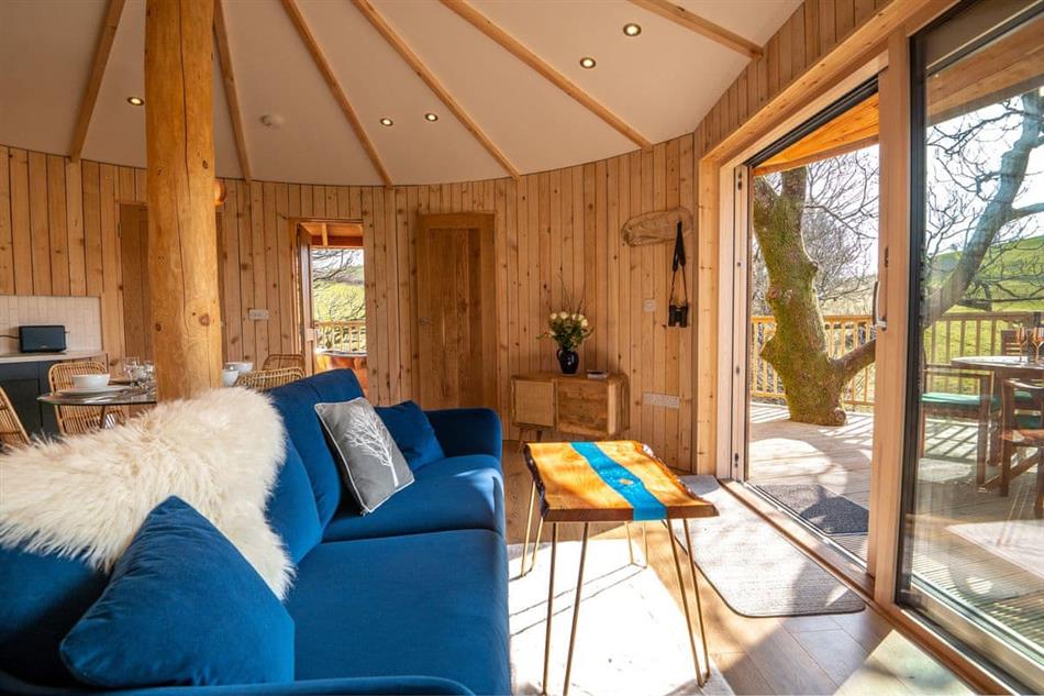 Living room in Ty’r Derw Treehouse,