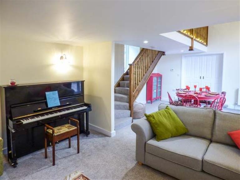 Vale Barn (931313) in Dronfield sleeps 6 people