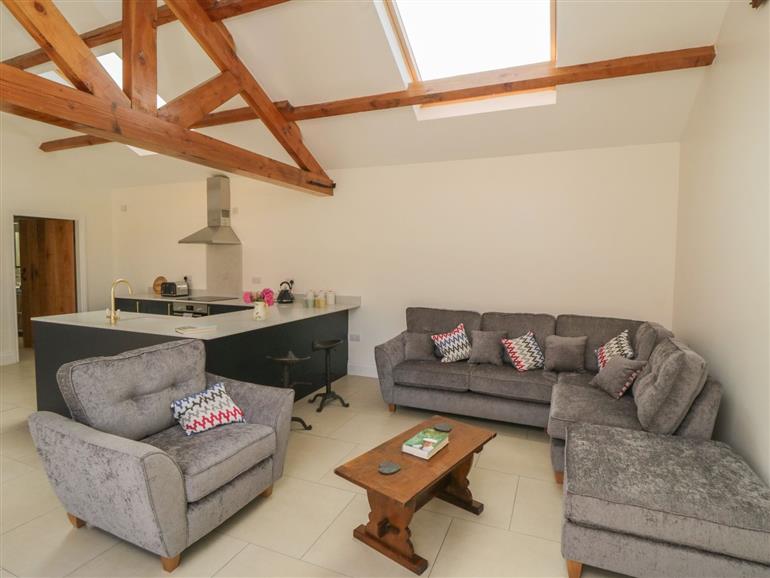 Kingfisher Corner (1049480) in Little Kelk near Bridlington sleeps 2