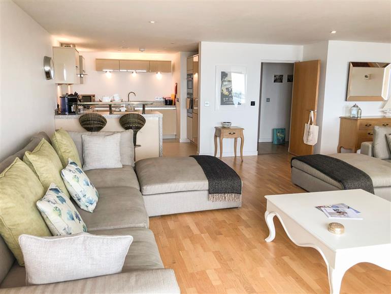 The living room at Mid Air in Carbis Bay