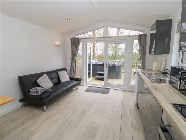 Roseberry Pod (1133725) Pet Friendly in Hutton Rudby with hot tub