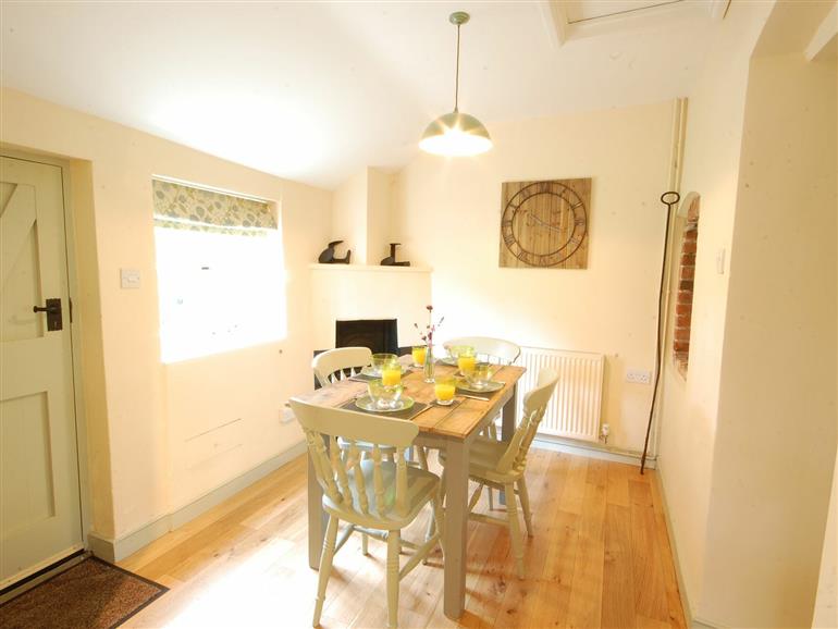 Shoemakers Cottage, Friston (1117150) Pet Friendly in Friston sleeps