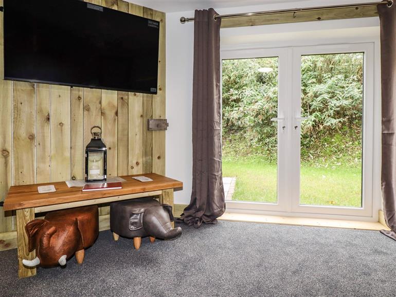 The living room at Stall 1- The Stables near Summercourt