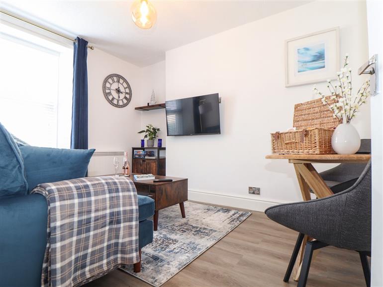 The Oystercatcher (1129320) in Falmouth sleeps 2 people