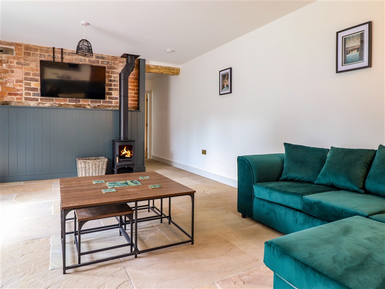Threshers Barn in Weston Rhyn (1169526) Pet Friendly - sleeps 8 people