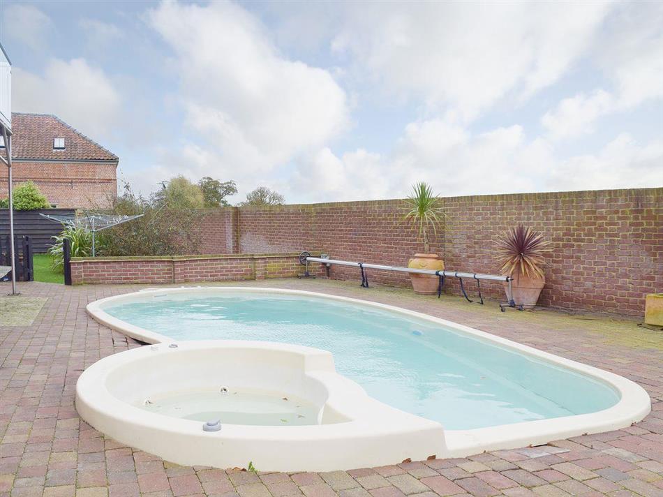 Hobland Barn (Ref W44097) in Bradwell, nr. Gorleston Pet Friendly