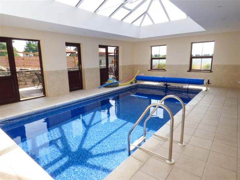 air b and b with swimming pool