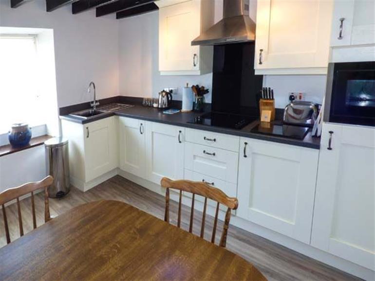 The kitchen in Harbourside, Porthmadog