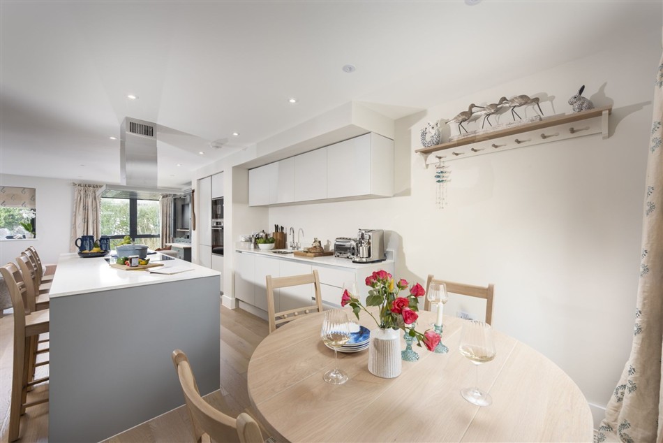 The kitchen in Harlyn Folly, Apartment 6, Harlyn Bay